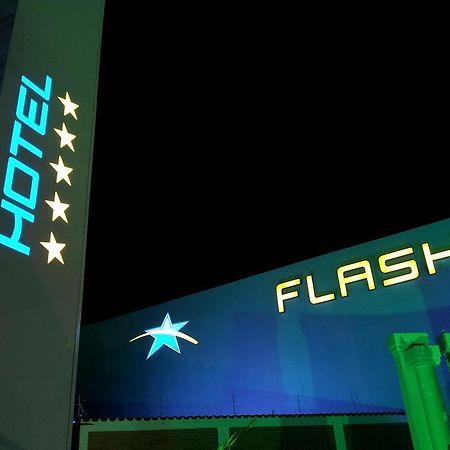 Flash Motel (Adults Only) Sao Vicente  Bagian luar foto